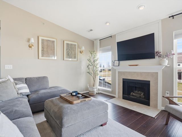 52124 Naugatuck Drive, Macomb, MI 48042