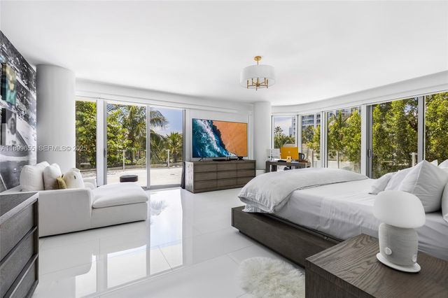 1 Collins Avenue 207, Miami Beach, FL 33139