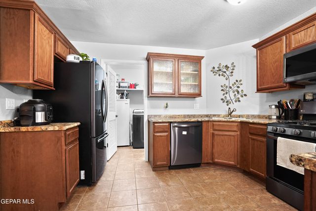 2808 PASILLO ROCK Place, El Paso, TX 79938