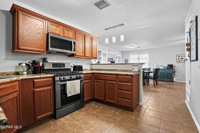 2808 PASILLO ROCK Place, El Paso, TX 79938