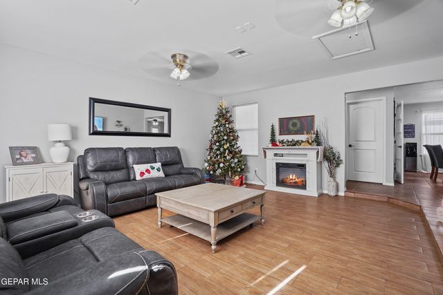 2808 PASILLO ROCK Place, El Paso, TX 79938