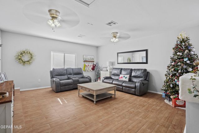 2808 PASILLO ROCK Place, El Paso, TX 79938