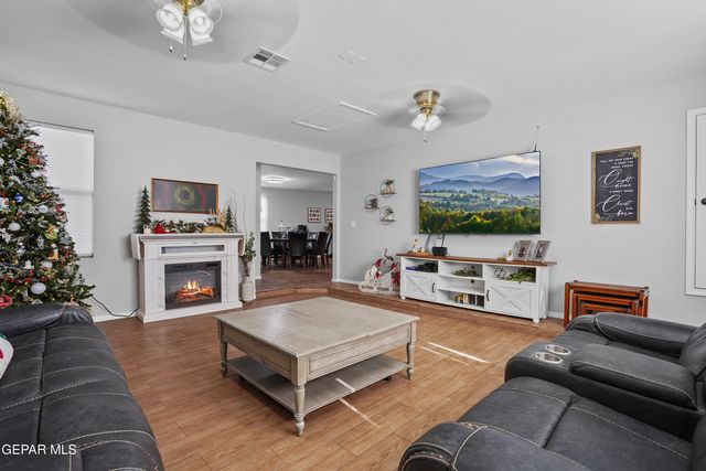 2808 PASILLO ROCK Place, El Paso, TX 79938