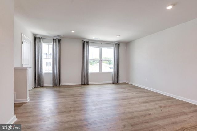 110 SOPHIE ST, Strasburg, VA 22657