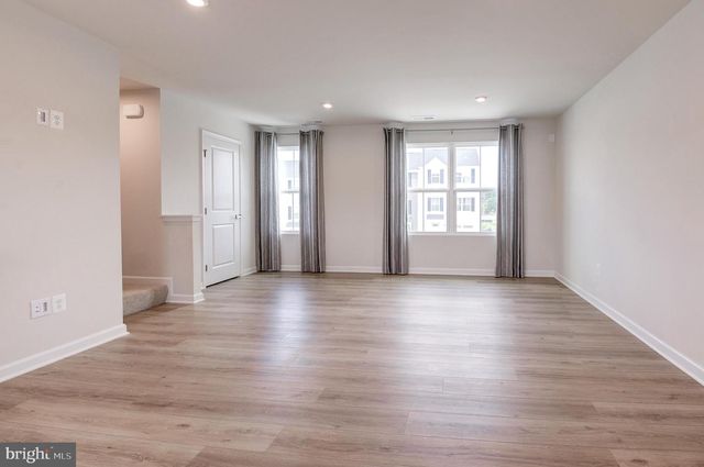 110 SOPHIE ST, Strasburg, VA 22657