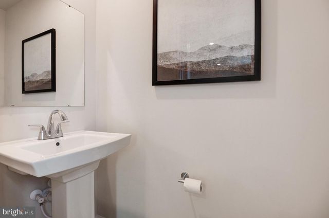 110 SOPHIE ST, Strasburg, VA 22657