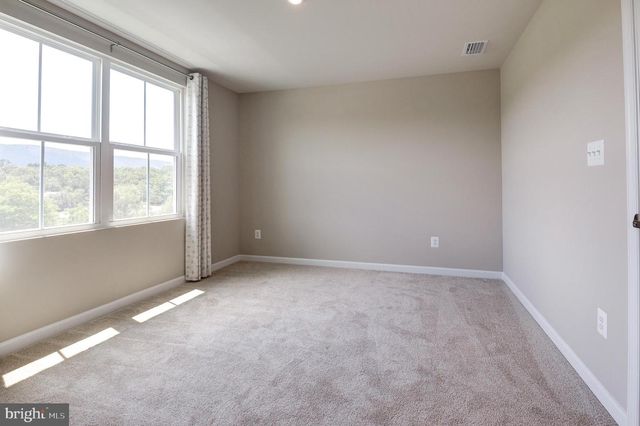 110 SOPHIE ST, Strasburg, VA 22657