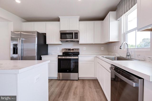 110 SOPHIE ST, Strasburg, VA 22657