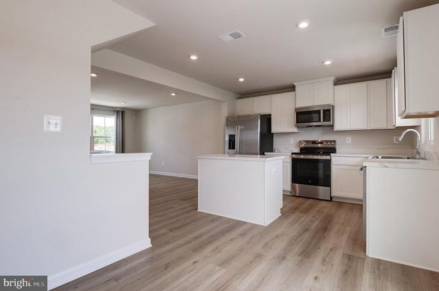 110 SOPHIE ST, Strasburg, VA 22657