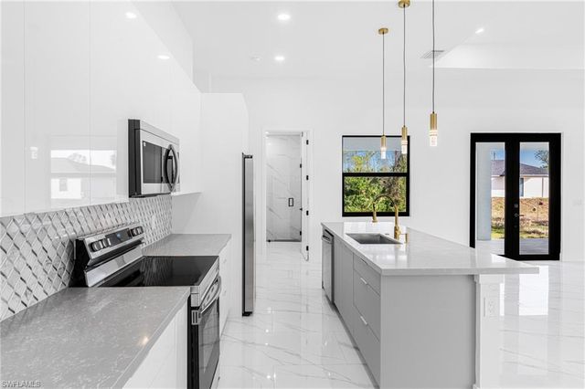 3604 29th ST SW, Lehigh Acres, FL 33976