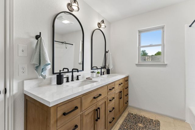11503 Dosshills DR, Austin, TX 78750
