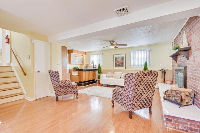 12 Hadler Drive, Franklin, NJ 08873