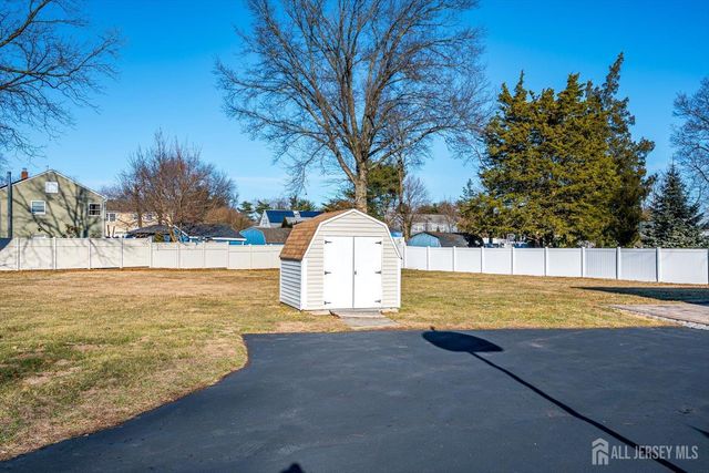 12 Hadler Drive, Franklin, NJ 08873