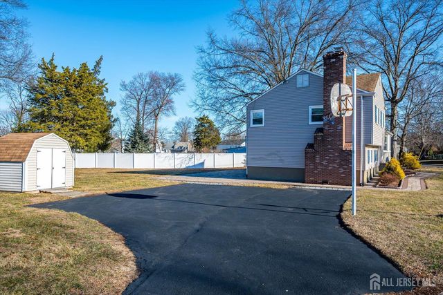 12 Hadler Drive, Franklin, NJ 08873