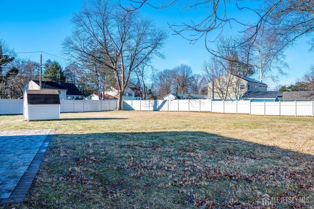 12 Hadler Drive, Franklin, NJ 08873