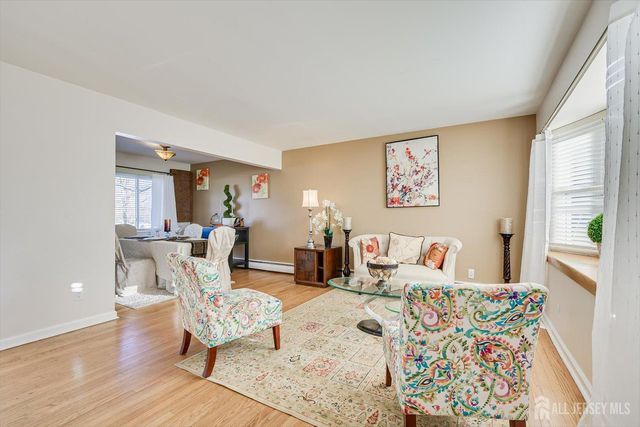 12 Hadler Drive, Franklin, NJ 08873