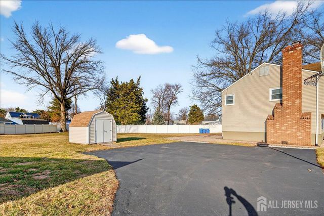 12 Hadler Drive, Franklin, NJ 08873