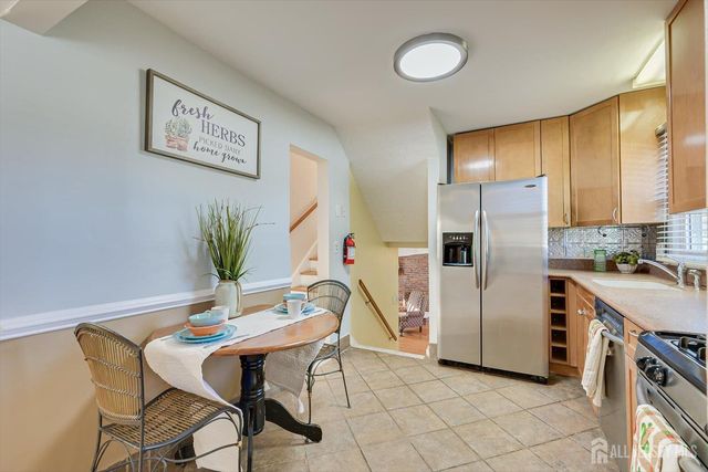 12 Hadler Drive, Franklin, NJ 08873