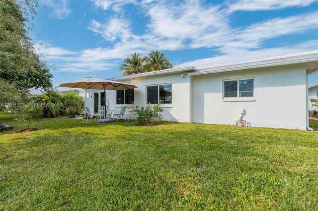 6810 NW 74th Pl, Tamarac, FL 33321