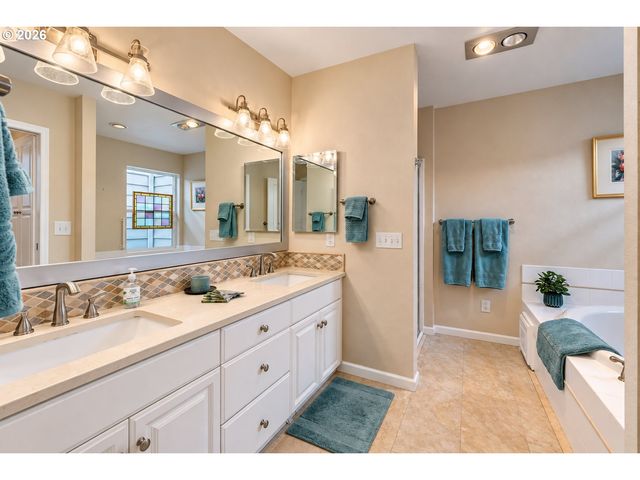 15452 Sw SUMMERFIELD Ln, Tigard, OR 97224