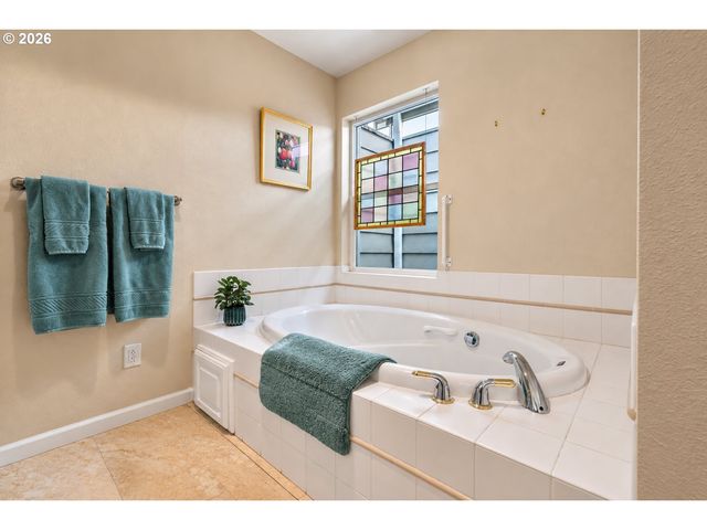 15452 Sw SUMMERFIELD Ln, Tigard, OR 97224