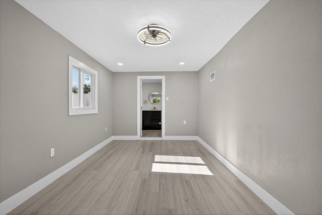 4005 E HENRY AVENUE, Tampa, FL 33610