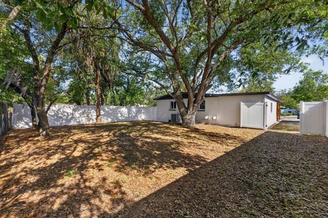 4005 E HENRY AVENUE, Tampa, FL 33610