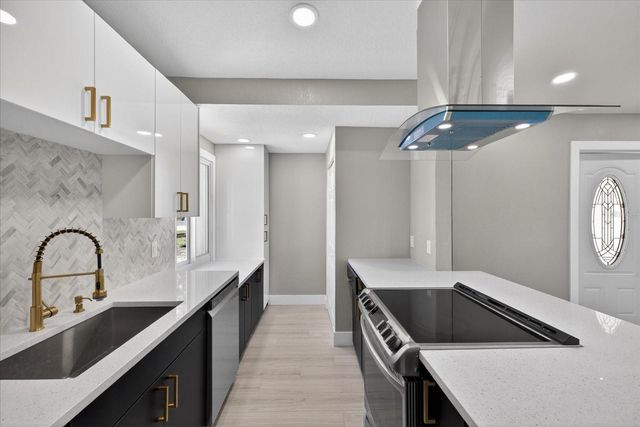 4005 E HENRY AVENUE, Tampa, FL 33610