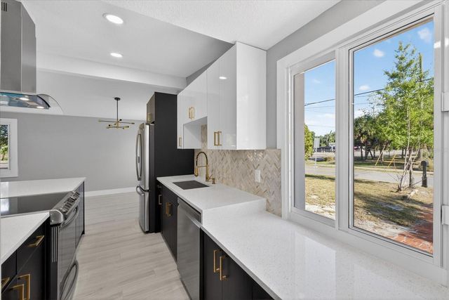 4005 E HENRY AVENUE, Tampa, FL 33610