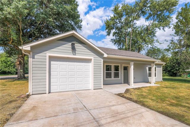 304 N Mulberry Street, Adrian, MO 64720