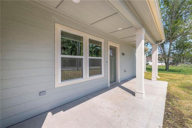 304 N Mulberry Street, Adrian, MO 64720