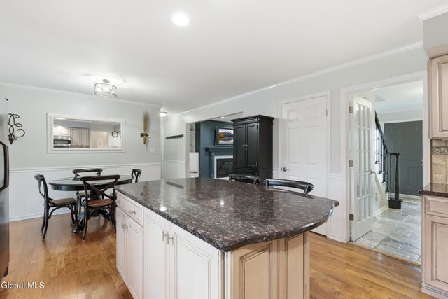 43 Brinker Drive S, North Greenbush, NY 12144