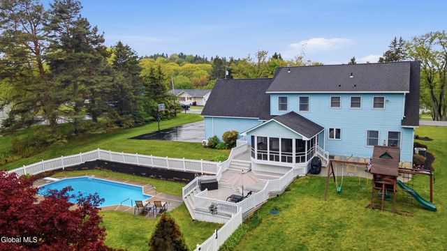 43 Brinker Drive S, North Greenbush, NY 12144