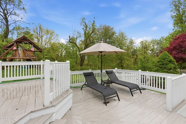 43 Brinker Drive S, North Greenbush, NY 12144