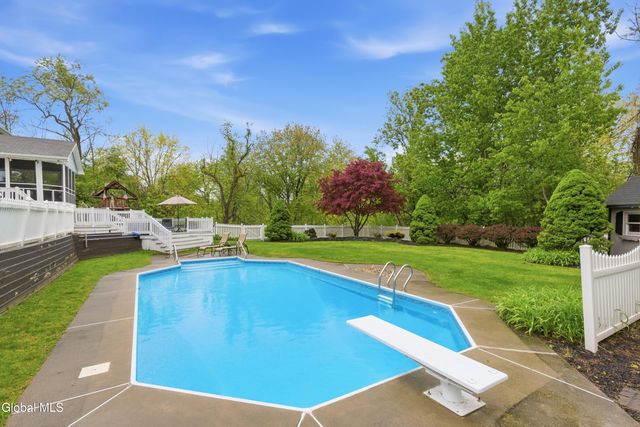 43 Brinker Drive S, North Greenbush, NY 12144