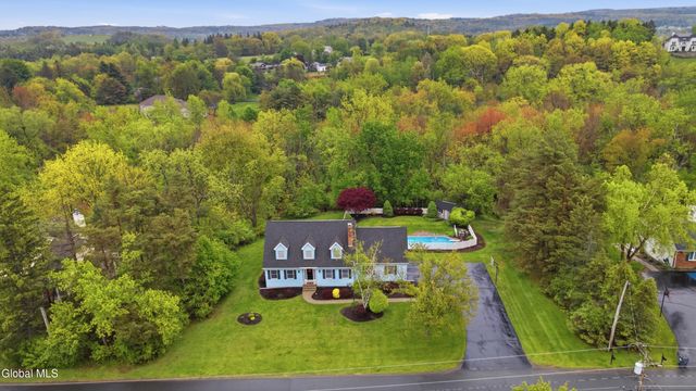 43 Brinker Drive S, North Greenbush, NY 12144