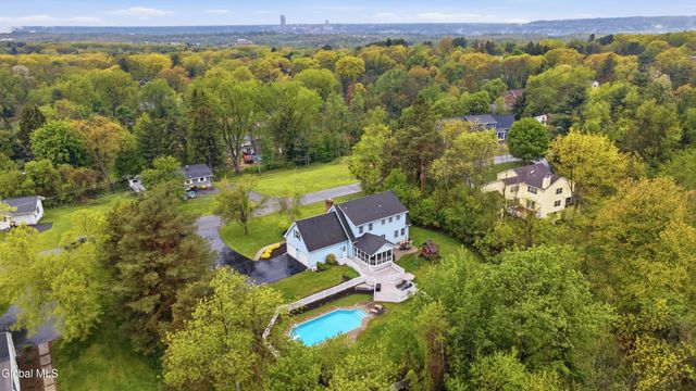 43 Brinker Drive S, North Greenbush, NY 12144