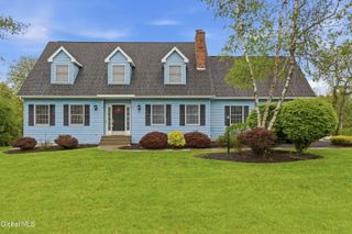 43 Brinker Drive S, North Greenbush, NY 12144