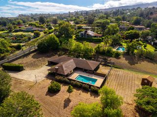 128 Hoopalua Dr, Makawao, HI 96708