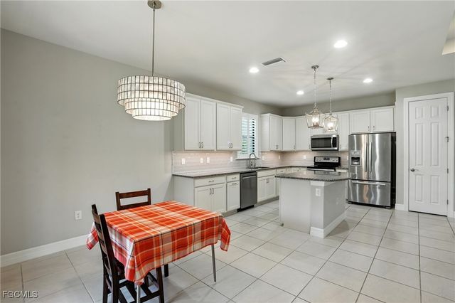 15720 Angelica DR, Alva, FL 33920