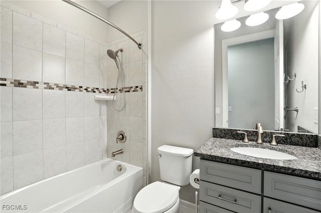 15720 Angelica DR, Alva, FL 33920