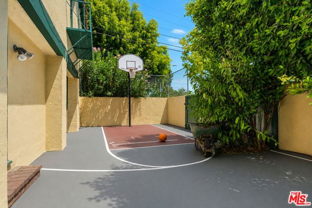 602 N Bedford Drive, Beverly Hills, CA 90210