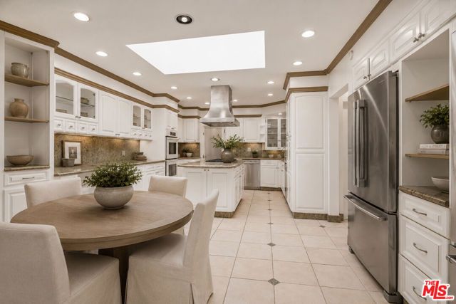 602 N Bedford Drive, Beverly Hills, CA 90210
