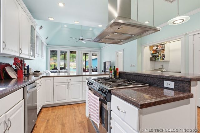 1763 S Xanthus Avenue, Tulsa, OK 74104