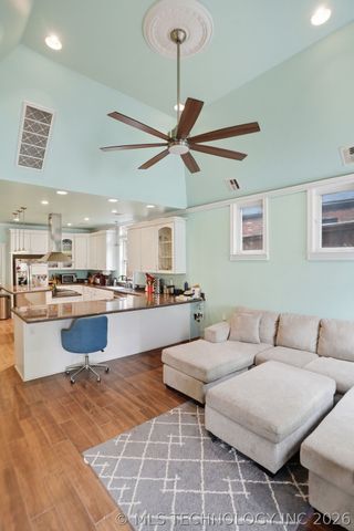 1763 S Xanthus Avenue, Tulsa, OK 74104