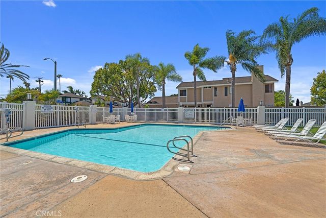 7812 Connie Dr, Huntington Beach, CA 92648
