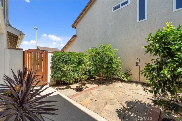 7812 Connie Dr, Huntington Beach, CA 92648