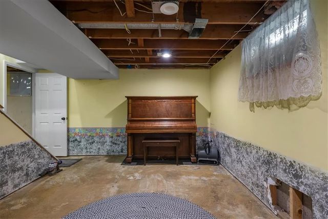 22014 W 223rd Street, Spring Hill, KS 66083