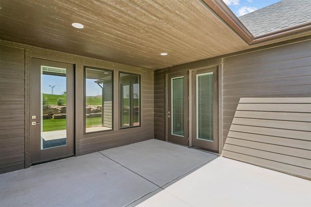 2620 W Shearwater St, Wichita, KS 67204
