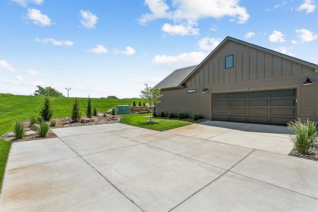 2620 W Shearwater St, Wichita, KS 67204